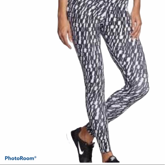 patterned athletic leggings